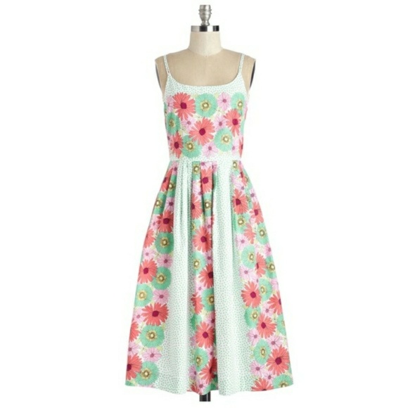 Modcloth Dresses & Skirts - Modcloth Bea & Dot Retro Floral Dress w/ Pockets!